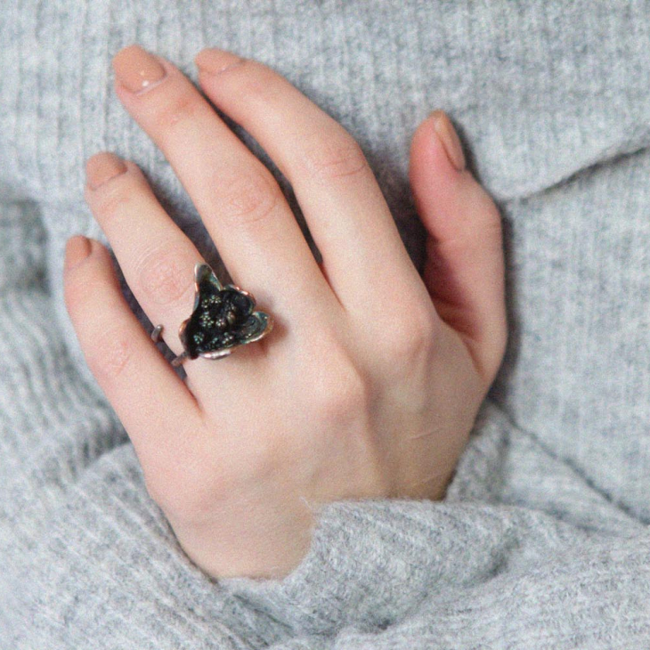 Кольцо в серебре Fleur de Magique, Калюжница, фото 1