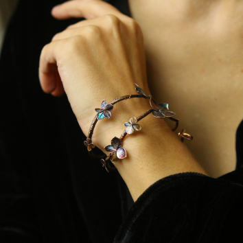 Hydrangea floral bracelet in colored silver