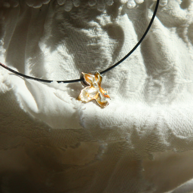 Maple pendant in colored silver, фото 2