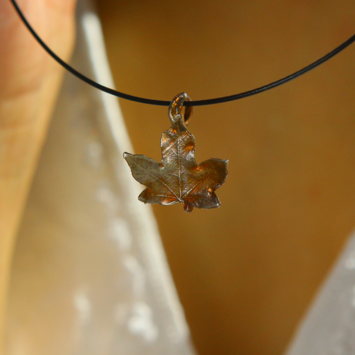 Maple pendant in colored silver, фото 3