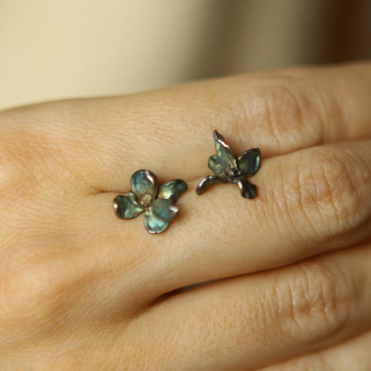 Lilac flower earrings in colored silver, фото 2