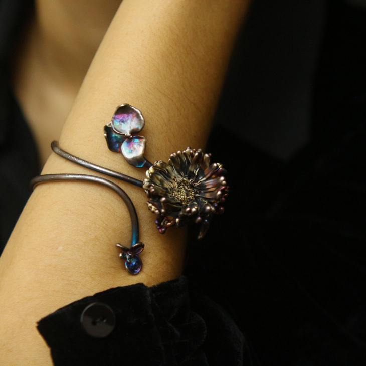 Chrysanthemum flower bracelet in colored silver, фото 3