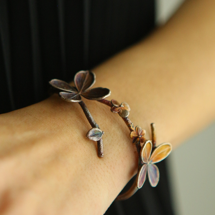 Hydrangea floral bracelet in colored silver, фото 2