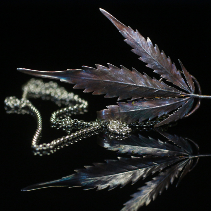 Real Cannabis leaf pendant in colored silver, фото 6