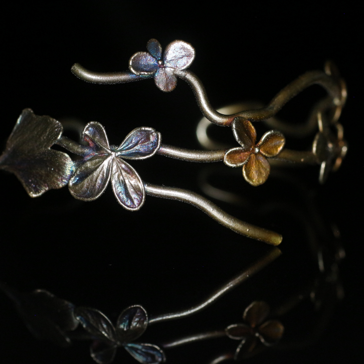 Hydrangea and ginkgo floral bracelet in colored silver, фото 8