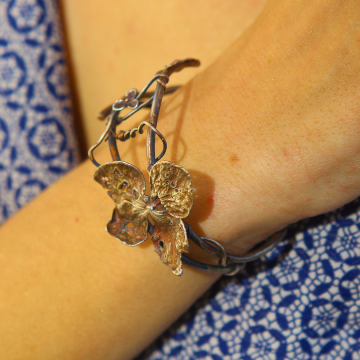 Hydrangea floral bracelet in colored silver, фото 4