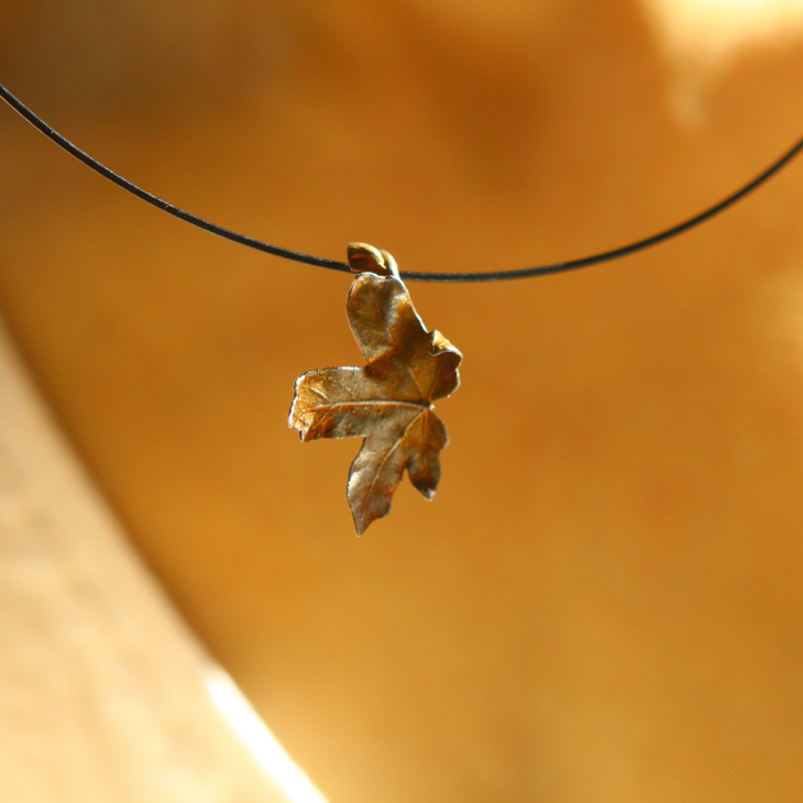 Maple pendant in colored silver, фото 3