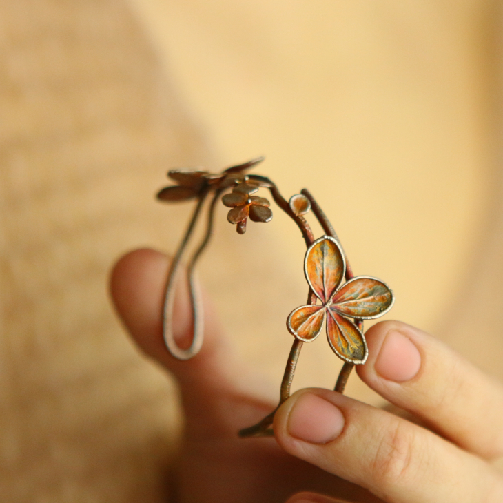 Hydrangea floral bracelet in colored silver, фото 3