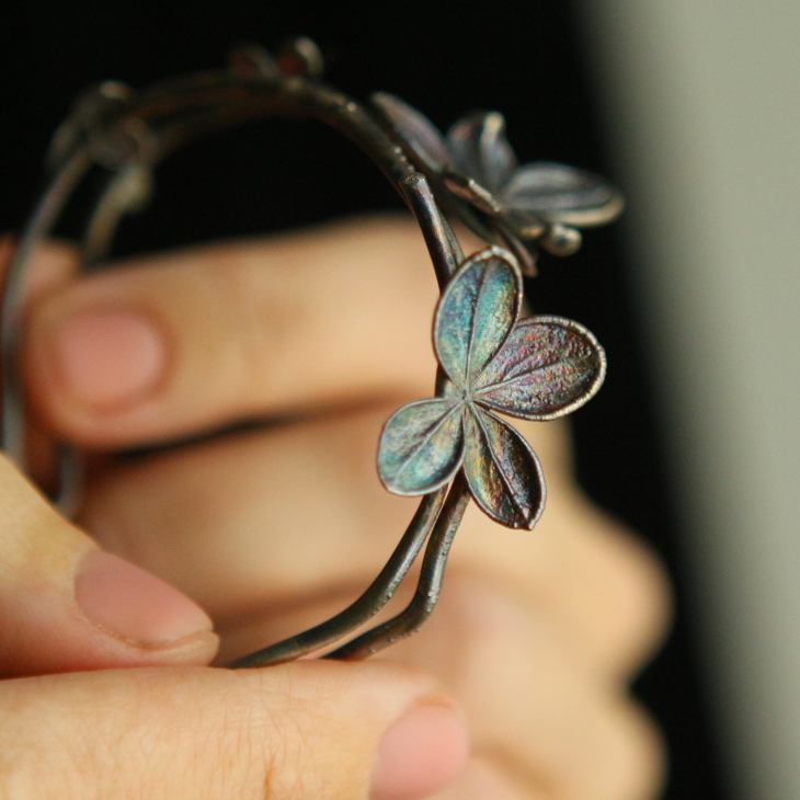 Hydrangea floral bracelet in colored silver, фото 5