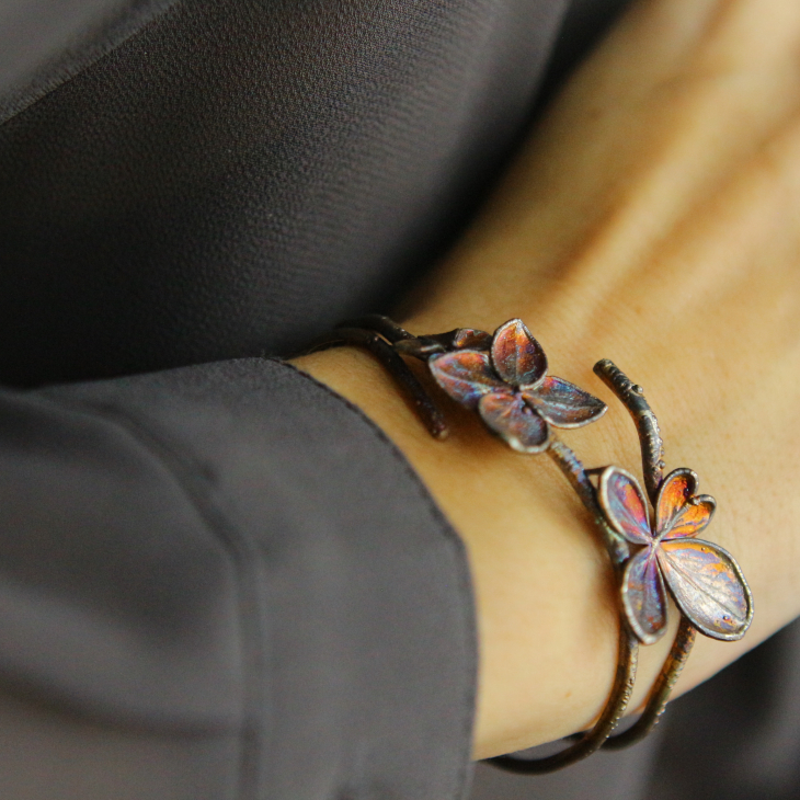 Hydrangea floral bracelet in colored silver, фото 2