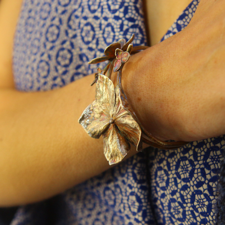 Hydrangea floral bracelet in colored silver, фото 1