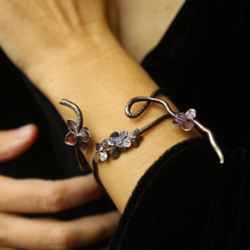 Hydrangea floral bracelet in colored silver