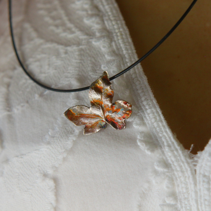 Maple pendant in colored silver, фото 2