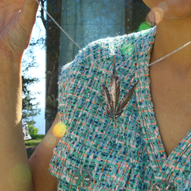 Real Cannabis leaf pendant in colored silver, фото 3