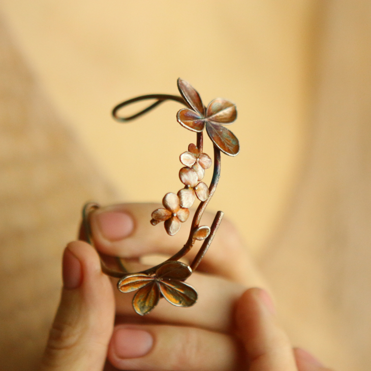 Hydrangea floral bracelet in colored silver, фото 4