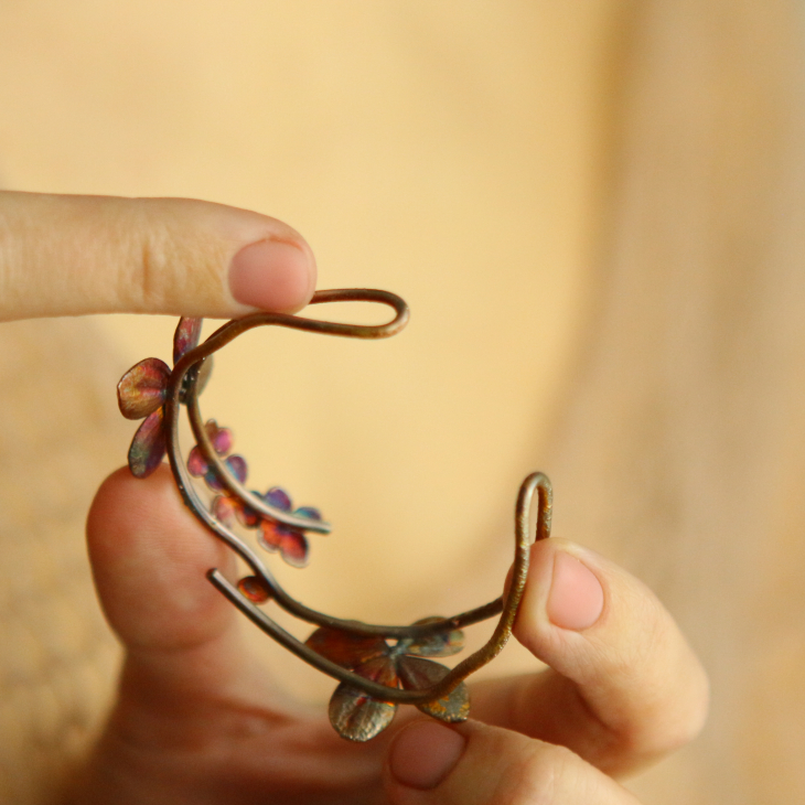 Hydrangea floral bracelet in colored silver, фото 2