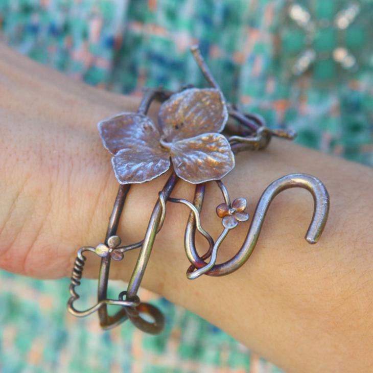 Hydrangea floral bracelet in colored silver, фото 2