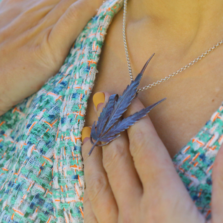 Real Cannabis leaf pendant in colored silver, фото 4