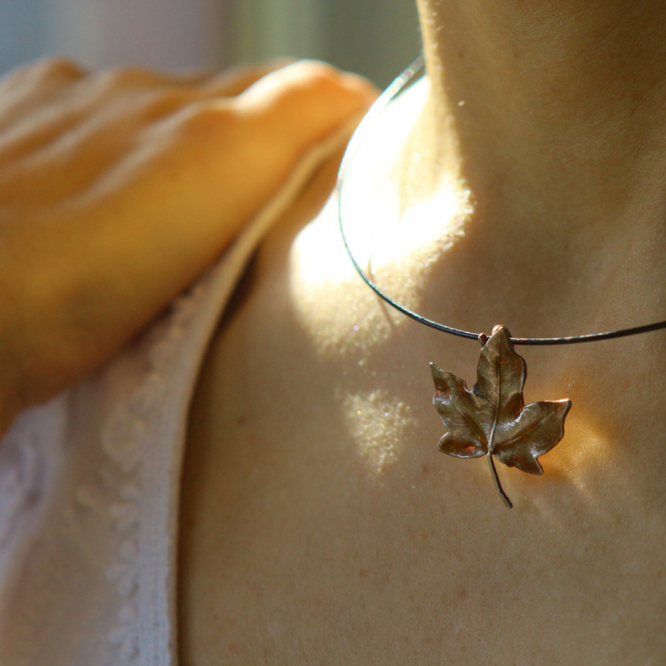 Maple pendant in colored silver, фото 4