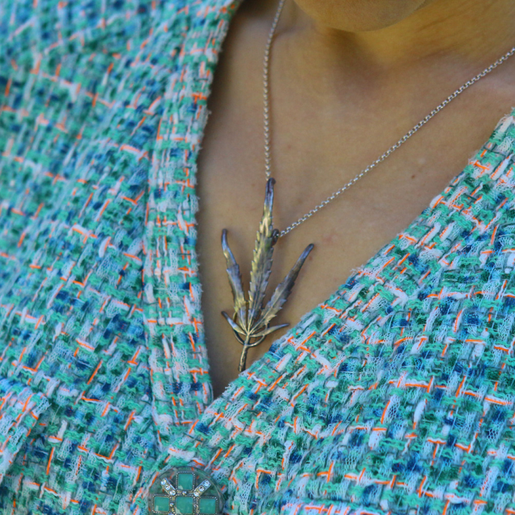 Real Cannabis leaf pendant in colored silver, фото 2