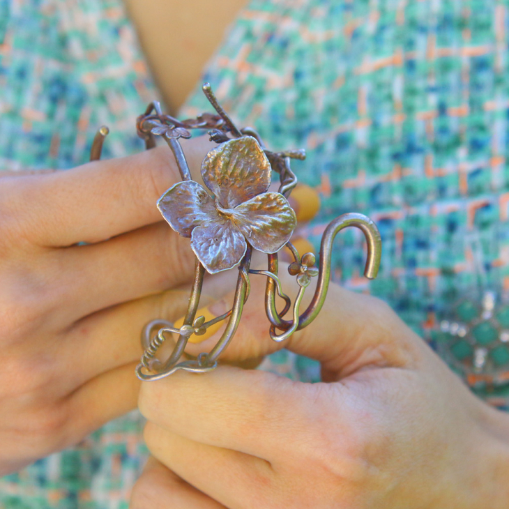 Hydrangea floral bracelet in colored silver, фото 5