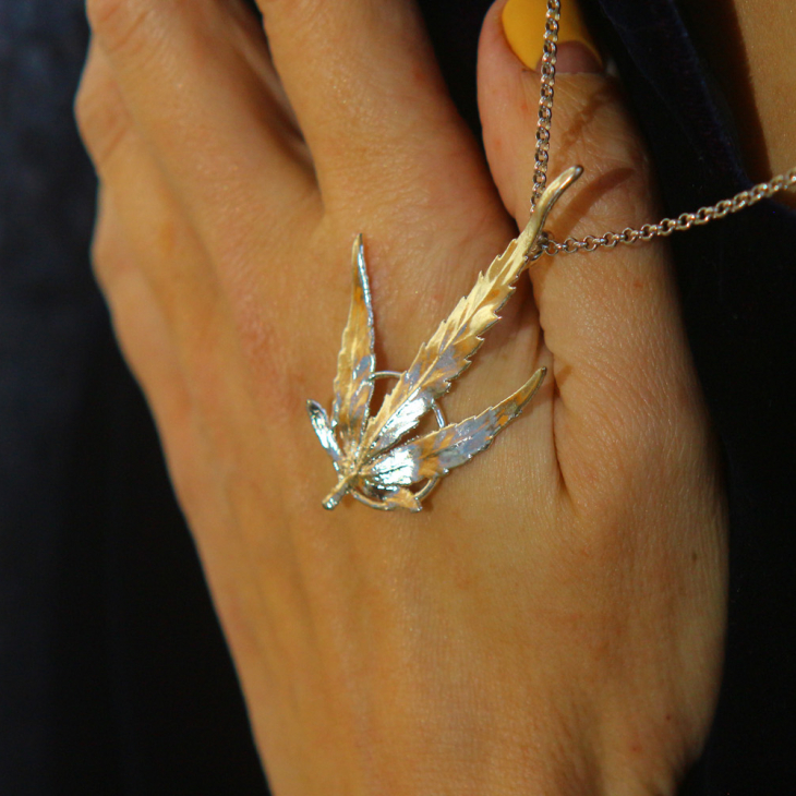 Real Cannabis leaf pendant in colored silver, фото 2