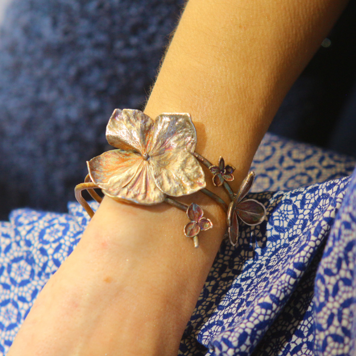 Hydrangea floral bracelet in colored silver, фото 4