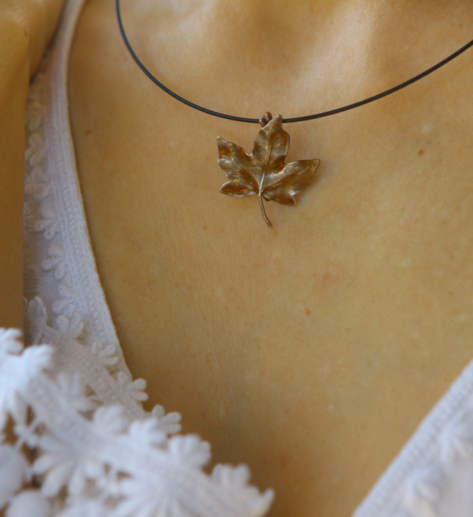 Maple pendant in colored silver, фото 2