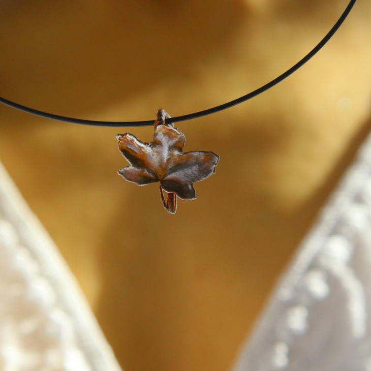 Maple pendant in colored silver, фото 2