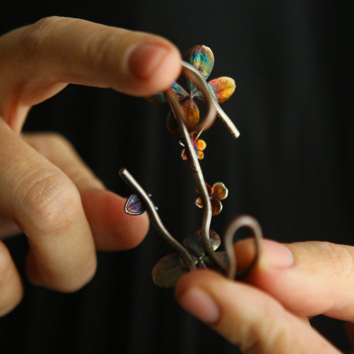 Hydrangea floral bracelet in colored silver, фото 4