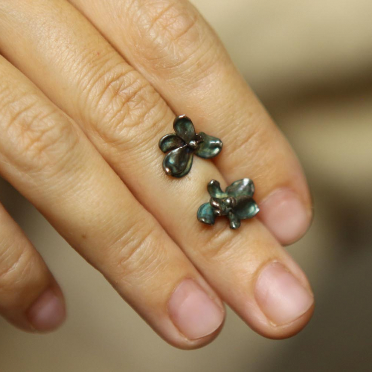 Lilac flower earrings in colored silver, фото 2