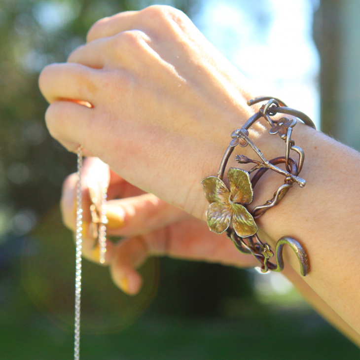 Hydrangea floral bracelet in colored silver, фото 3