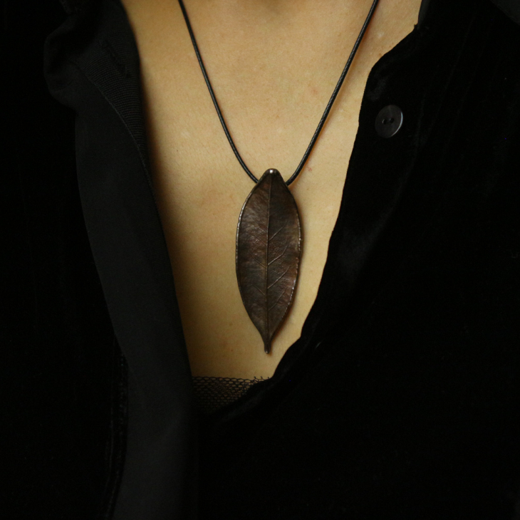 Laurel leaf pendant in colored silver, фото 2