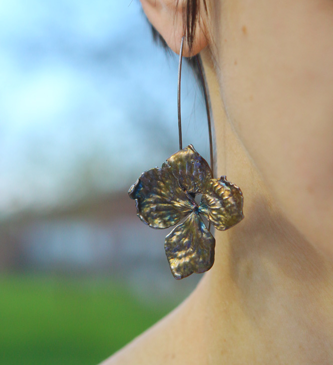 Hydrangea flower earrings in colored silver, фото 1