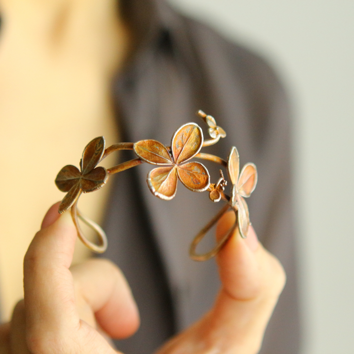 Hydrangea floral bracelet in colored silver, фото 2
