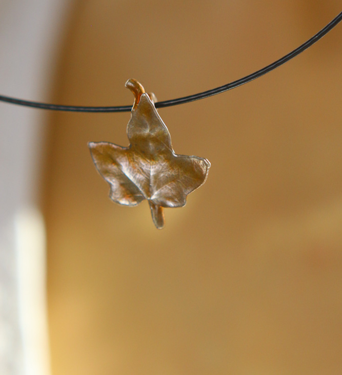 Maple pendant in colored silver, фото 3