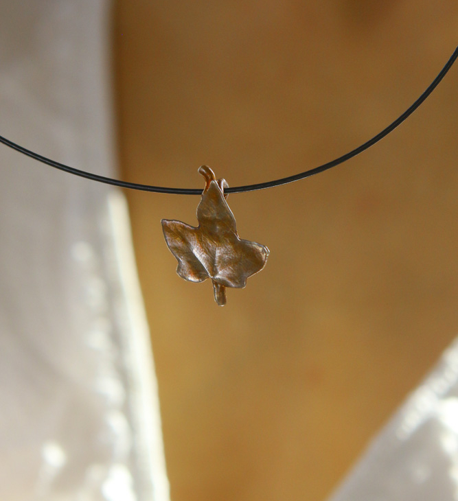 Maple pendant in colored silver, фото 2