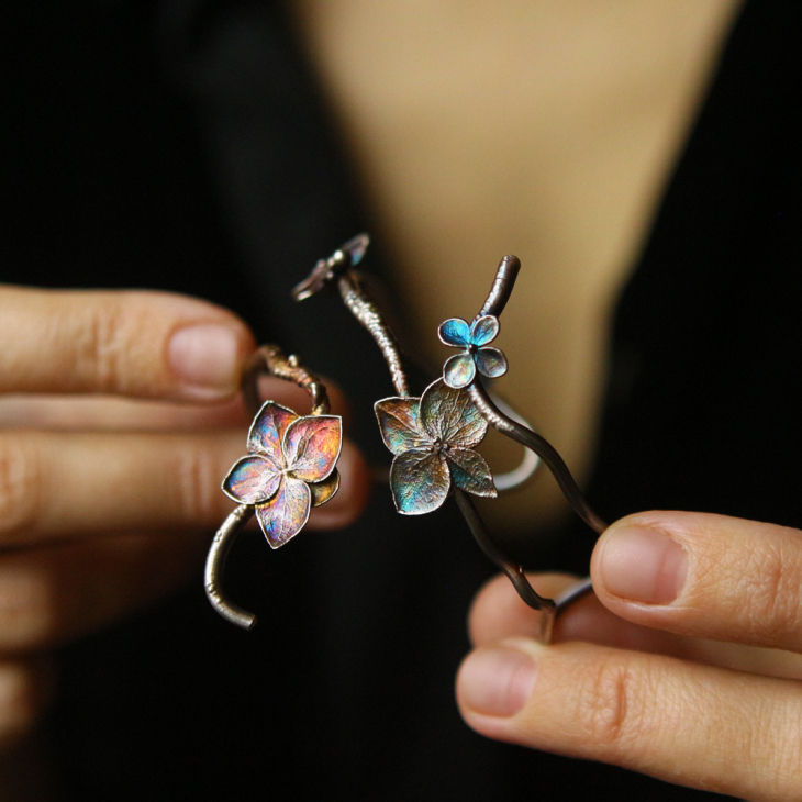 Hydrangea floral bracelet in colored silver, фото 3