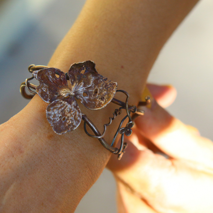 Hydrangea floral bracelet in colored silver, фото 3
