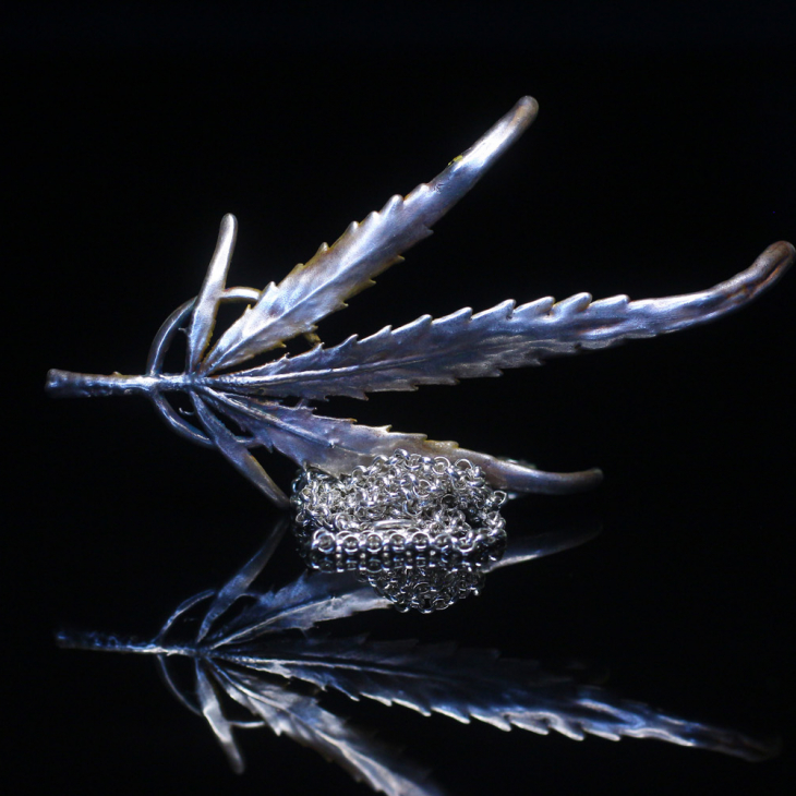 Real Cannabis leaf pendant in colored silver, фото 6